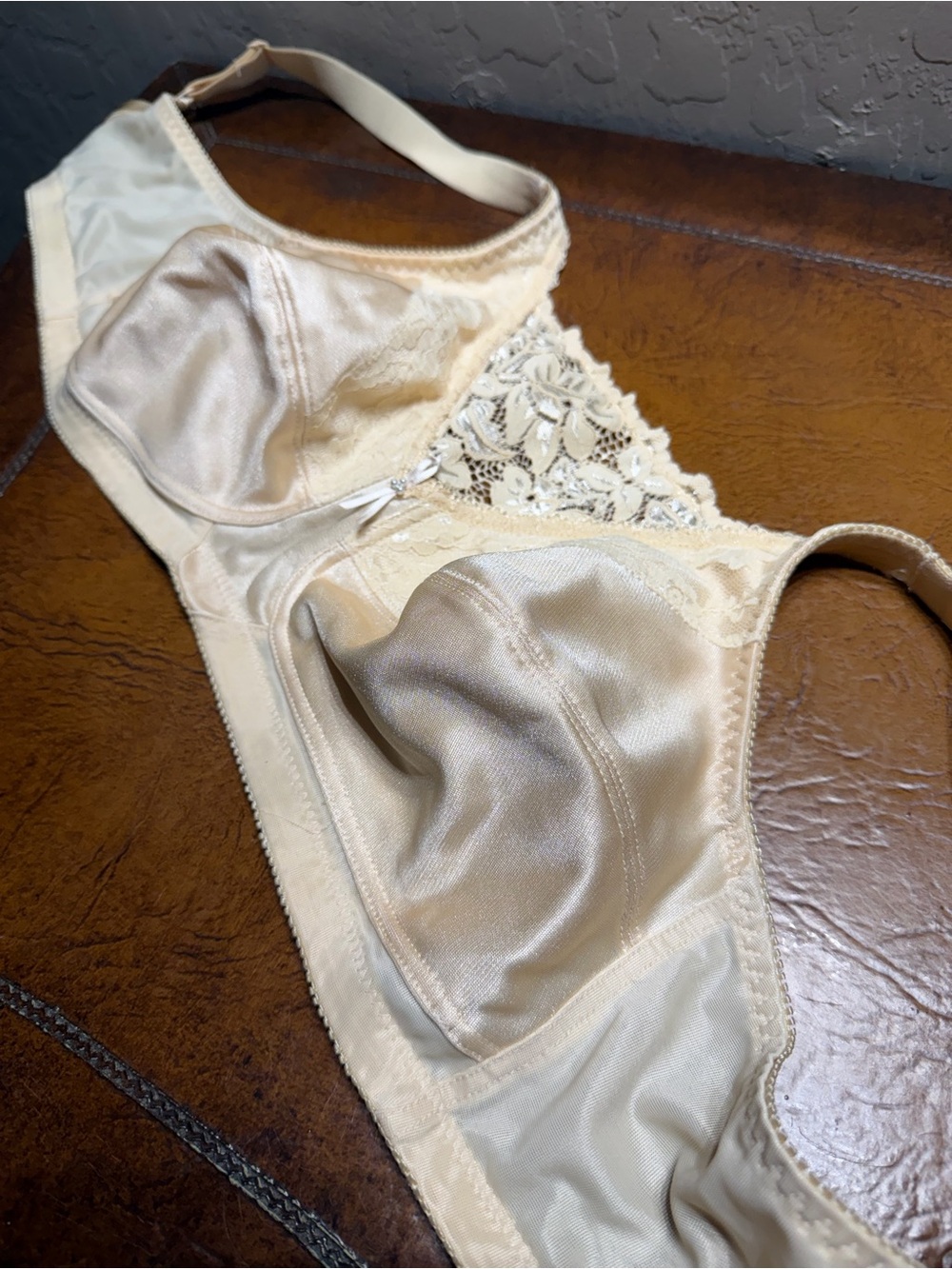 Supportive Lace-Back Full-Coverage Bra in Cream